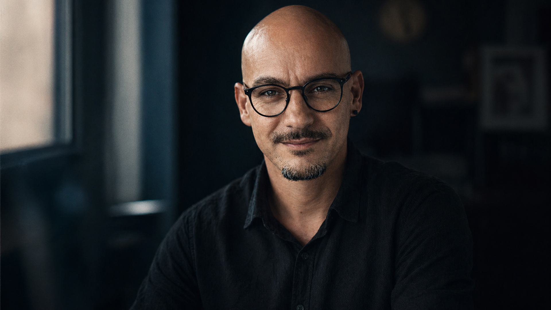 Portrait de Benjamin Le Nir, directeur artistique freelance et graphiste 360° à Bordeaux, spécialisé en branding, packaging et communication visuelle.