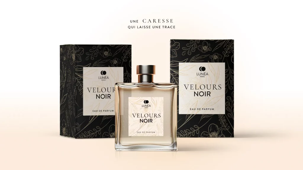 Mise en situation de direction artistique pour la marque de parfum Velours Noir, associant packaging premium et univers graphique luxueux.