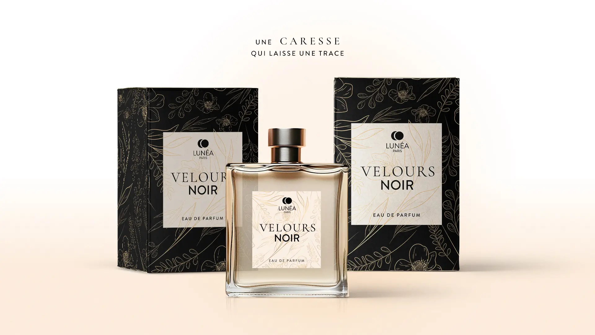 Mise en situation de direction artistique pour la marque de parfum Velours Noir, associant packaging premium et univers graphique luxueux.