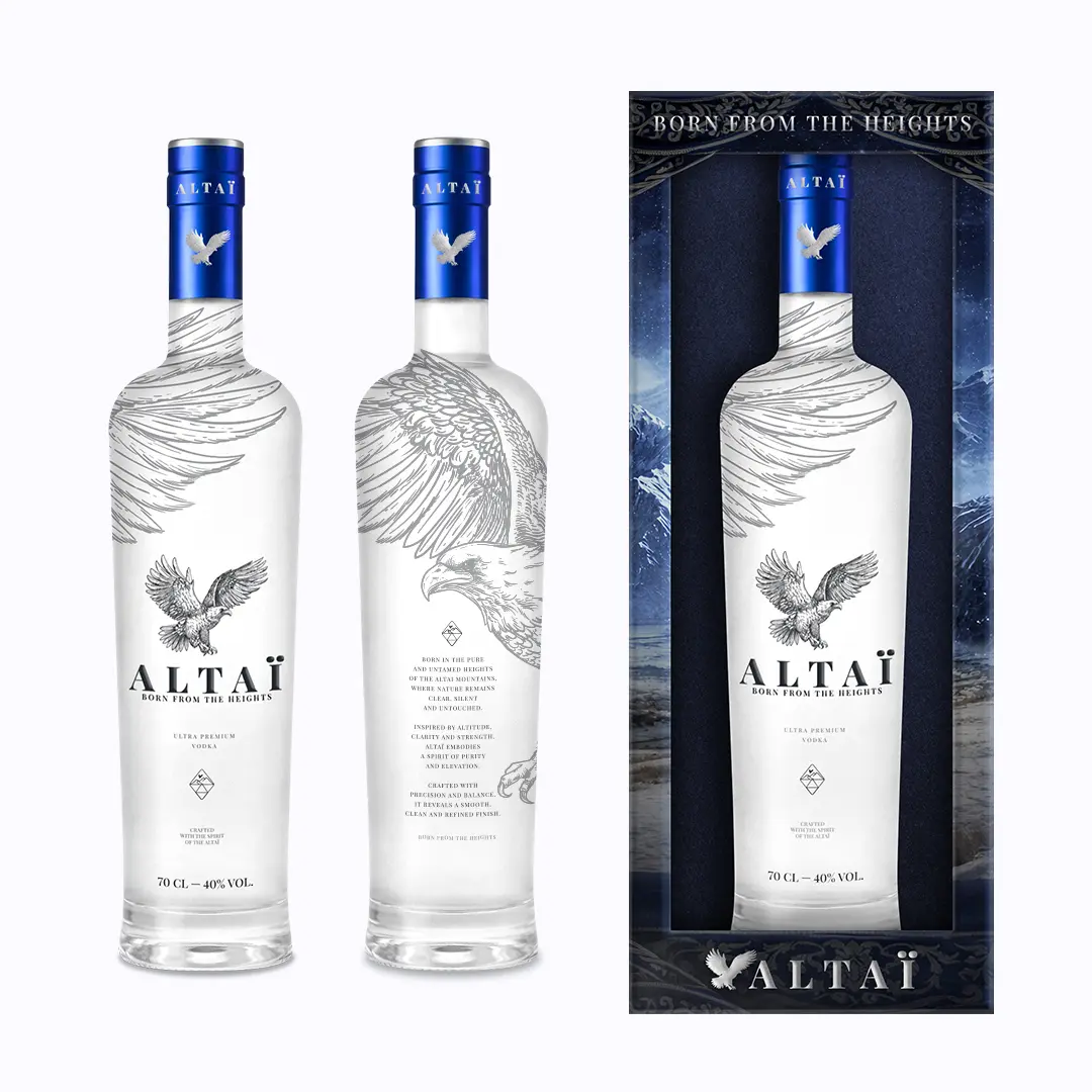 Service de design packaging produit montrant la conception de bouteilles et de coffrets de luxe pour la marque Altai.