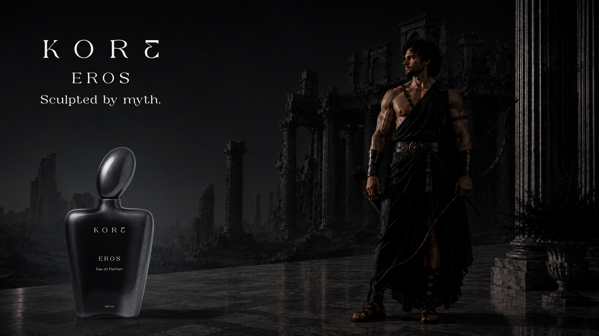 Campagne publicitaire du parfum Eros de la marque KORE avec un personnage inspiré d'Eros devant des ruines antiques et le flacon en hématite noire.
