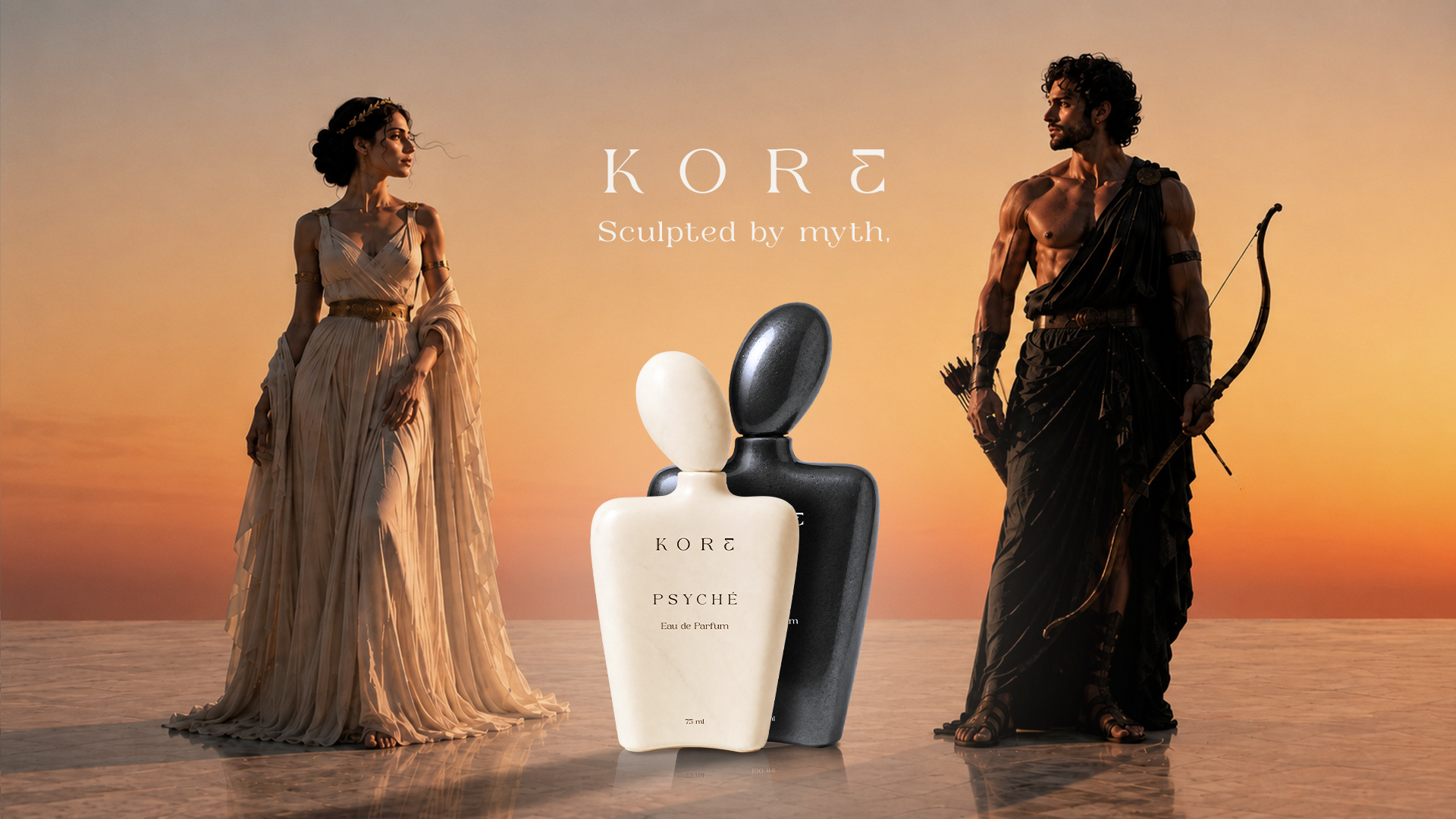 Campagne publicitaire KORE au coucher du soleil avec Eros et Psyché face à face derrière les deux flacons de parfum.