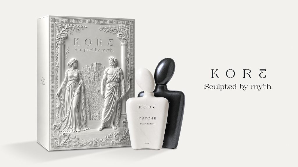 Coffret collector KORE inspiré de la mythologie grecque avec bas-relief représentant Eros et Psyché devant un temple antique.
