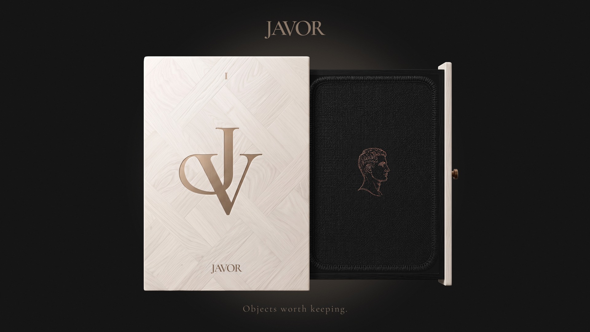 Intérieur du coffret JAVOR Sculptor avec portrait de l’archétype après retrait du savon