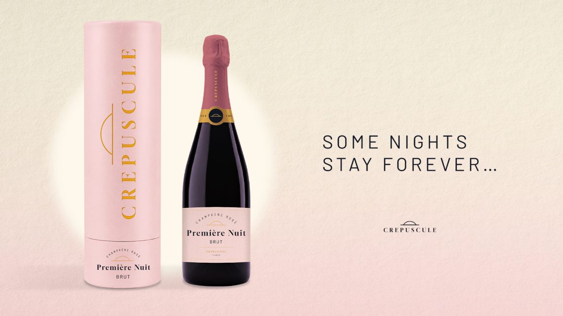 Campagne visuelle luxe pour la marque de champagne Crépuscule avec bouteille rosé premium, coffret design et direction artistique cinématographique minimaliste.