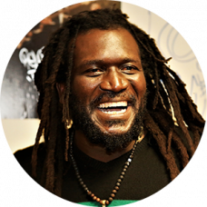 Portrait Chezidek artiste ayant collaboré avec le graphiste musical Loseou