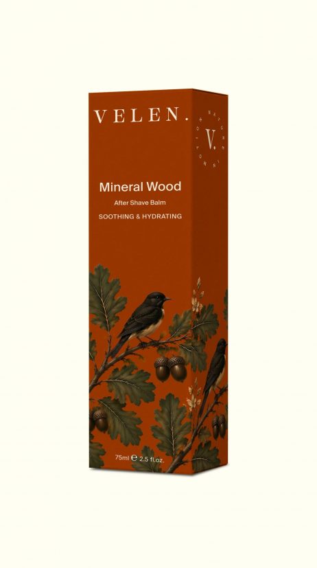 Étui du produit Mineral Wood de la marque VELEN. illustré de feuilles de chêne, de glands et d'oiseaux dans un univers inspiré de la nature