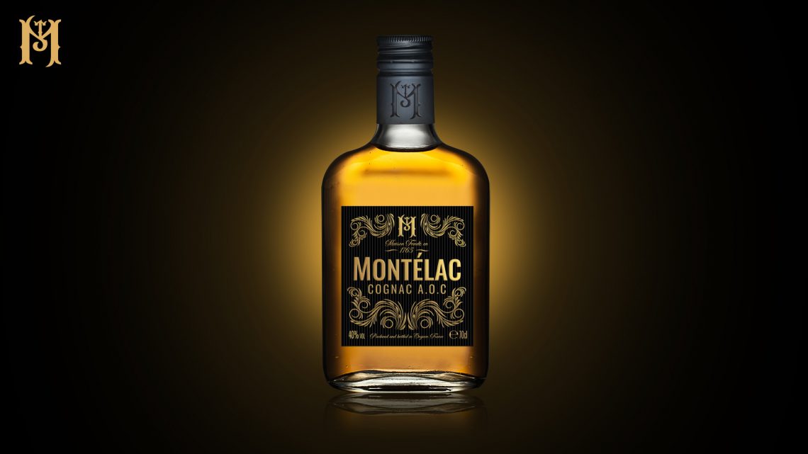 Packaging spiritueux Cognac Montélac – étiquette dorée élégante et typographie serif sur fond noir