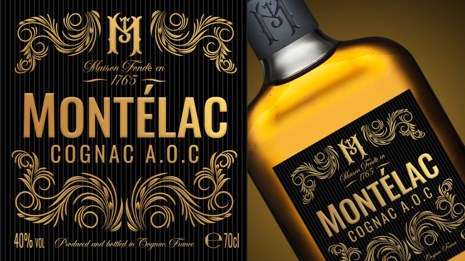 Détail du packaging spiritueux Cognac Montélac – étiquette dorée élégante et typographie serif sur fond noir