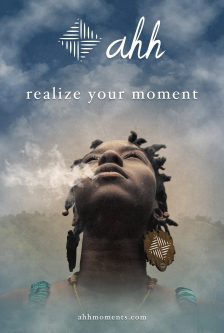 Poster pour la marque Ahh Moments, une femme en gros plan qui regarde le ciel