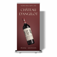 Roll up publicitaire vertical mettant en avant une bouteille de vin pour salon professionnel