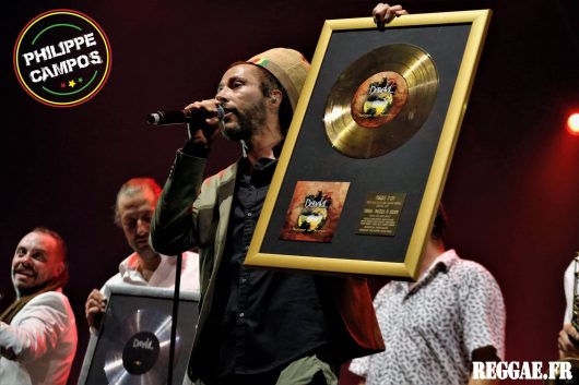 Fabrication disque d’or Danakil Dialogue de Sourds Fabrication disque d’or Danakil pour l’album Dialogue de Sourds, trophée certifié, design réalisé par Loseou.