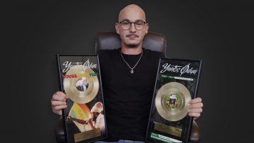 Loseou recevant ses deux disques d’or pour Yaniss Odua, Rouge Jaune Vert et Chalawa – design graphique personnalisé