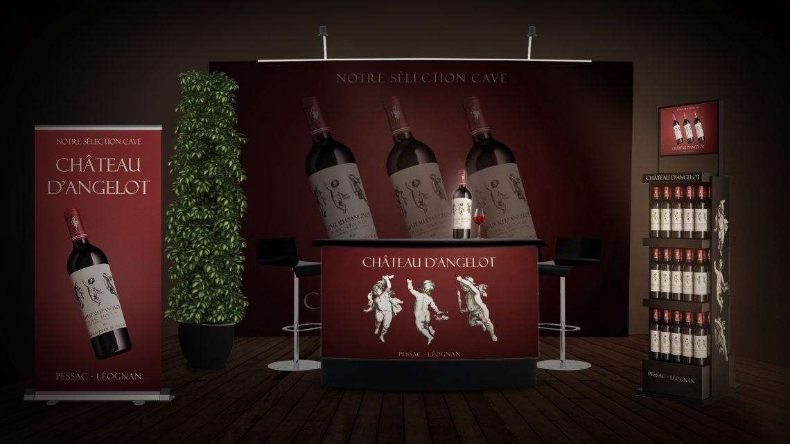 Stand de présentation packaging vin avec PLV, affiches et univers visuel Château d’Angelot Pessac-Léognan